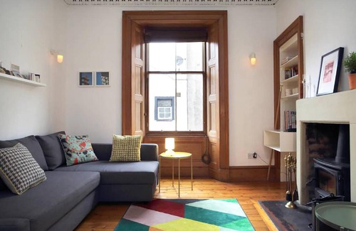 Newington Apartment | Pet-Friendly Apartment Near Grassmarket & Royal Mile