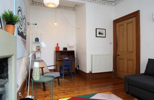 Newington Apartment | Pet-Friendly Apartment Near Grassmarket & Royal Mile