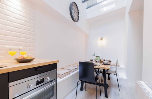 Quartier de Rochechouart Apartment | Spacious apartment - 2BR/6P - Pigalle - SoPi