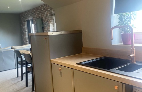 Solihull Apartment | Convenient Apartment Near NEC/BHX with Family Amenities