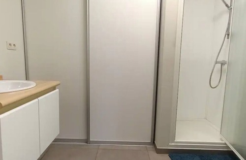 Neeroeteren Apartment | Pet-Friendly Apartment for Families: Comfort Awaits You