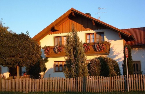 Wurding Apartment | Delightful Apartment with Balcony and Breakfast Included