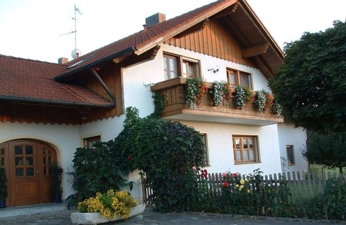 Wurding Apartment | Delightful Apartment with Balcony and Breakfast Included