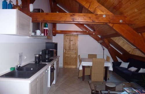 Le Glaizil Apartment | Ideal Family Retreat: 2-Bedroom Apartment in Farmhouse