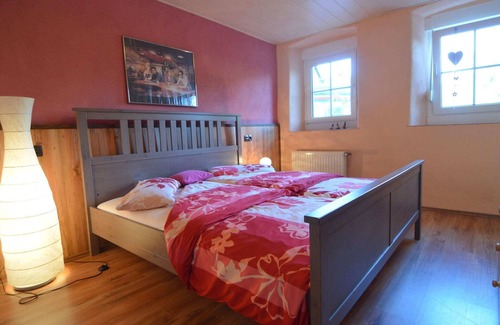 Meisburg Apartment | Stylish Apartment in Meisburg with Terrace & Breakfast