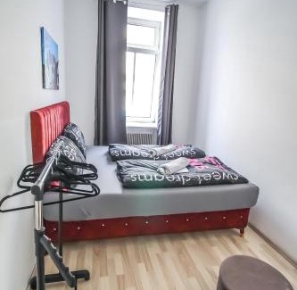 Grinzing House | Family-Friendly Apartment in Floridsdorf Area PR9