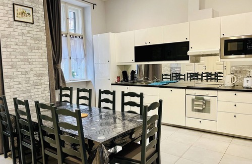 Erzsebetvaros Apartment | Central Budapest Apartment - Guest Rated 9.8, Family Friendly