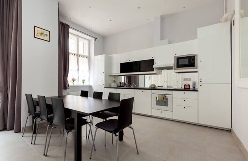 Erzsebetvaros Apartment | Central Budapest Apartment - Guest Rated 9.8, Family Friendly