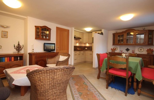 Kitzbuehel Apartment | Prime Apartment in Kitzbuhel Steps from Ski Lift & Breakfast