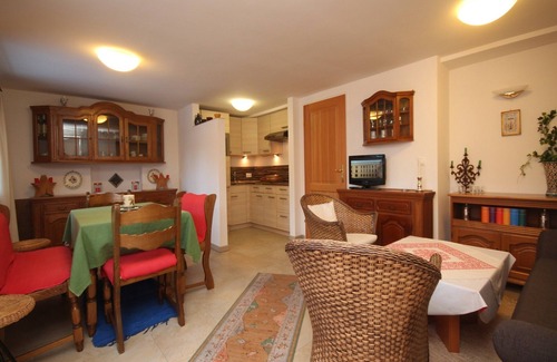 Kitzbuehel Apartment | Prime Apartment in Kitzbuhel Steps from Ski Lift & Breakfast