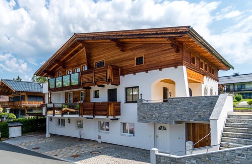 Kitzbuehel Apartment | Prime Apartment in Kitzbuhel Steps from Ski Lift & Breakfast