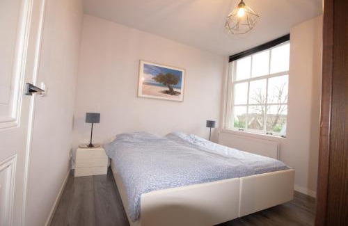 Vianen Apartment | Spacious Apartment in Historic Building with Hot Tub