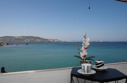 Little Venice Apartment | Spacious Apartment in Little Venice Mykonos by ΜΡS