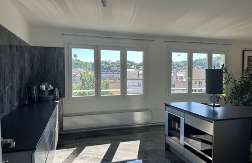 Epinal Apartment | Spacious apartment in the center of town, sleeps 6, 3 bedrooms, 3 bathrooms, superb view of the castle.