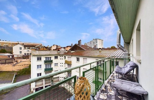 Epinal Apartment | Spacious apartment in the center of town, sleeps 6, 3 bedrooms, 3 bathrooms, superb view of the castle.