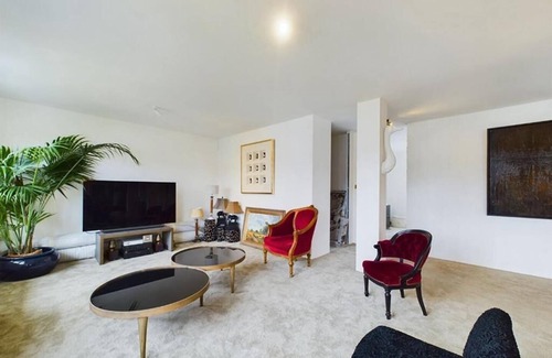 Epinal Apartment | Spacious apartment in the center of town, sleeps 6, 3 bedrooms, 3 bathrooms, superb view of the castle.