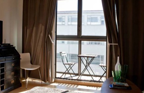 Hliðar Apartment | Central Apartment with Spa and Kitchen - Rated 10/10