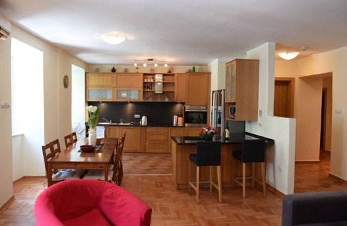 Kotor Old Town Apartment | Elegant Apartment in Old Town with Ocean View & Pool