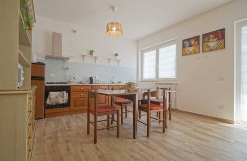 Monterotondo Apartment | Spacious apartment near Rome, with indoor parking and garden