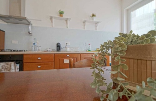 Monterotondo Apartment | Spacious apartment near Rome, with indoor parking and garden