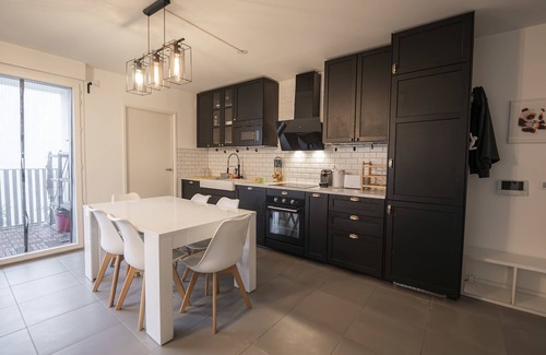 Ginko Apartment | Beachside Apartment with Kitchen & Breakfast Included