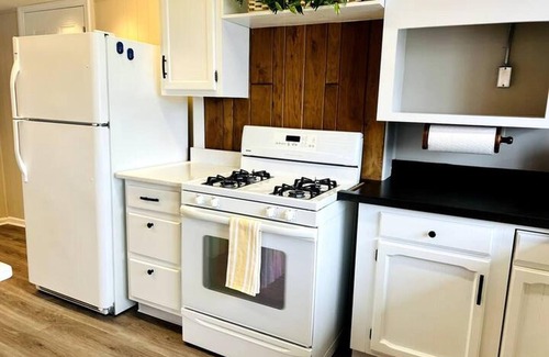 Gary Apartment | Family-Friendly Apartment Near 80/94 Close to Whiting
