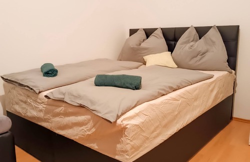 Favoriten Apartment | Spacious apartment near the main train station