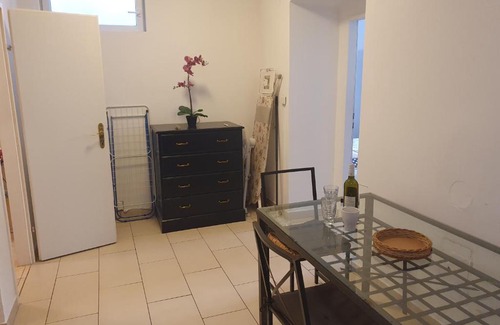 Hundsturm Apartment | Budget-Friendly Apartment Near City Center, Pet Friendly