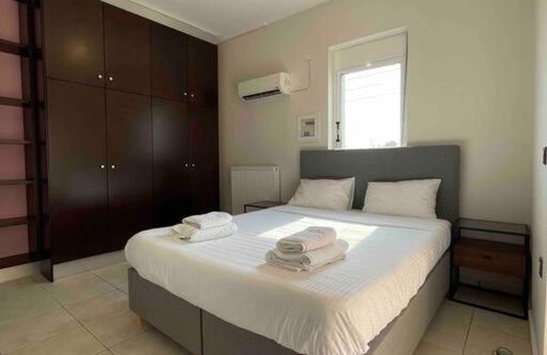 Kalathas Apartment | Ideal 3-Bedroom Apartment Steps from the Sea - Guest Rated 10