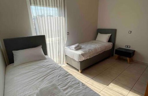 Kalathas Apartment | Ideal 3-Bedroom Apartment Steps from the Sea - Guest Rated 10
