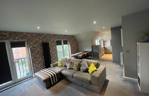 Solihull Apartment | Welcoming Apartment Near NEC BHX with Family-Friendly Perks