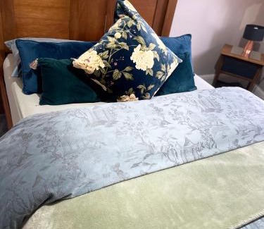 Solihull Apartment | Welcoming Apartment Near NEC BHX with Family-Friendly Perks