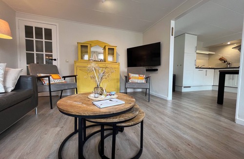 Baaiduinen Apartment | Ground Floor Apartment with Sunny Terrace & Ocean Views