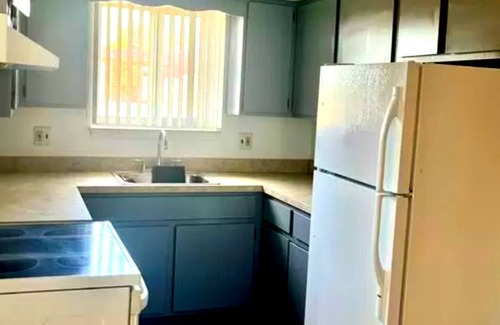 Lincoln Park Apartment | Updated Apartment in Quiet Lincoln Park Near Downtown