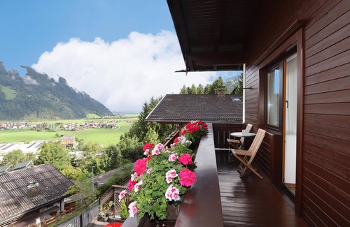 Gerlosbergeben Apartment | Stunning Apartment with Magnificent Views & Kitchen Amenities