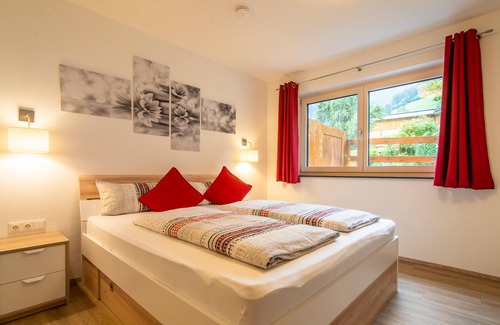 Schwendau Apartment | Spacious apartment with ski bus at the door
