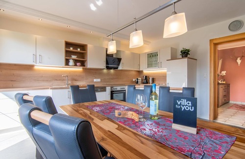 Pfons Apartment | Impressive Apartment with Breathtaking Views & Top Amenities
