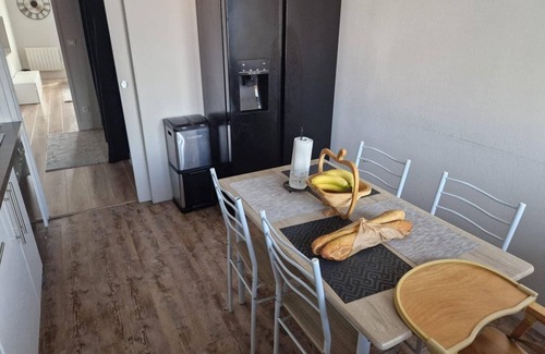 Lion d'Or - Gilarderie Apartment | Cozy Apartment with Balcony and Family-Friendly Amenities