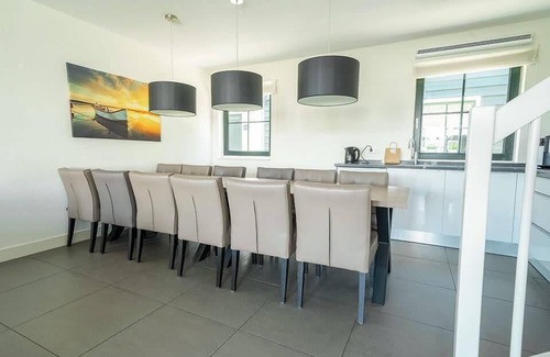 Uitdam House | Spacious apartment with sauna and balcony