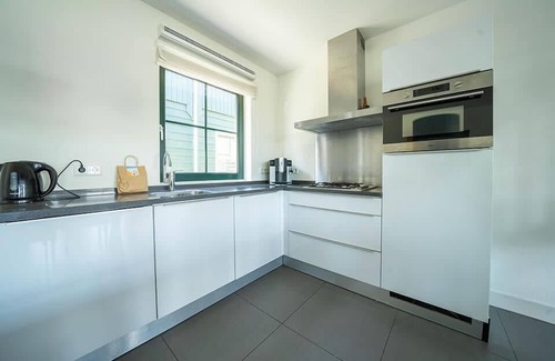 Uitdam House | Spacious apartment with sauna and balcony