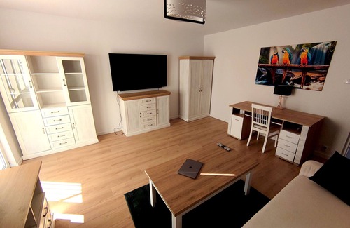 Chylonia Apartment | Scenic Apartment with Child-Friendly Amenities to Enjoy