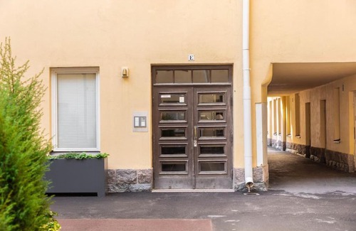 Punavuori Apartment | Tranquil Retreat: 4-Star Apartment in Courtyard Oasis