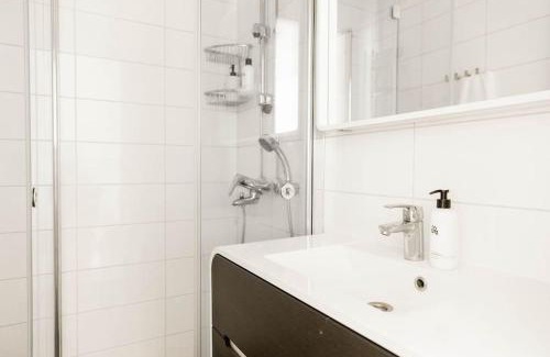Punavuori Apartment | Tranquil Retreat: 4-Star Apartment in Courtyard Oasis