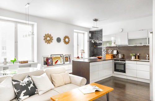 Punavuori Apartment | Idyllic Retreat with Kitchen in a Peaceful Courtyard