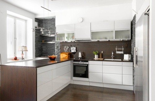 Punavuori Apartment | Idyllic Retreat with Kitchen in a Peaceful Courtyard