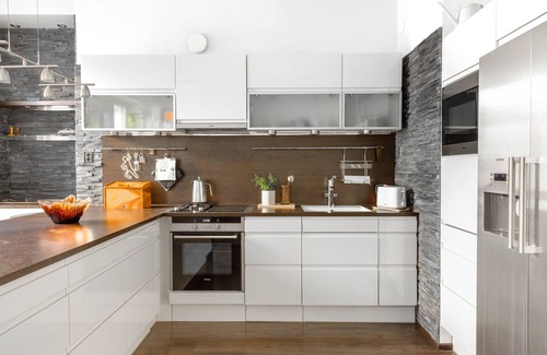 Punavuori Apartment | Idyllic Retreat with Kitchen in a Peaceful Courtyard