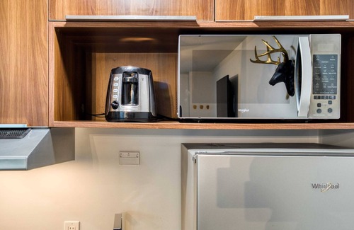 Zona Rio Apartment | Stylish Apartment with A/C, Cinema & Gym for Memorable Stays