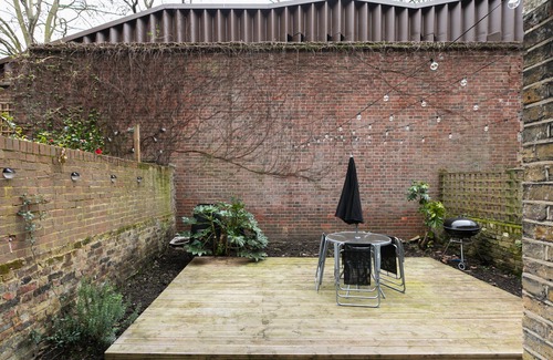 St. Pancras Apartment | Garden Retreat in Central London - Near Kings Cross