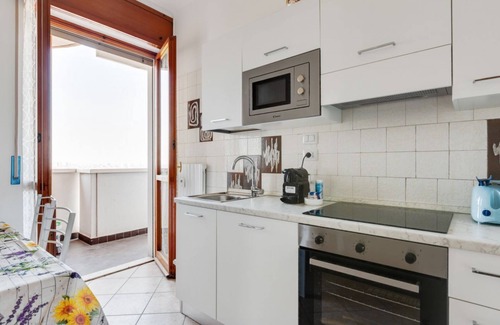 Greco Apartment | Cozy Apartment with Terrace Near Central Station