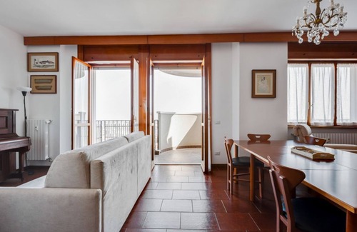 Greco Apartment | Cozy Apartment with Terrace Near Central Station